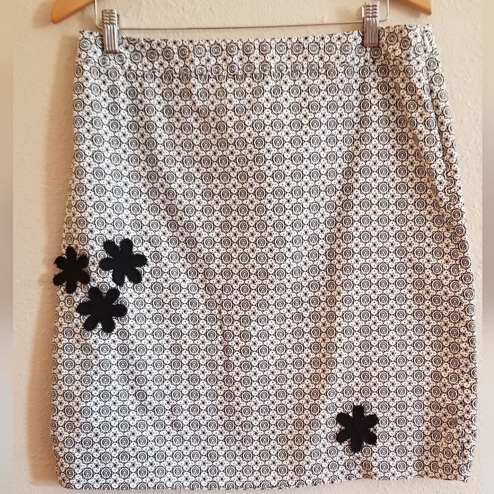Gap woman 100% cotton skirt small geometric black and white floral sz 12